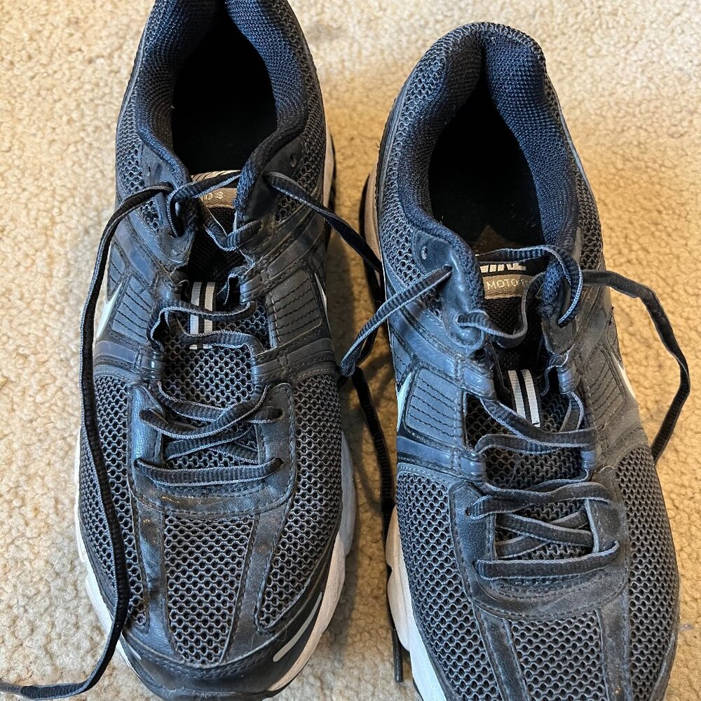 Like New "Nike" Moto 8 Sneaker 8.5